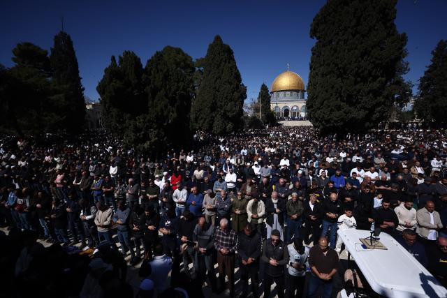 (260220) -- JERUSALEM, Feb. 20, 2026 (Xinhua) -- Worshippers gather for the first Friday prayers of the holy month of Ramadan at the Al-Aqsa Mosque compound in the Old City of Jerusalem, Feb. 20, 2026. Israeli authorities tightened security in Jerusalem on the first Friday of Ramadan, capping West Bank worshippers' access to the Al-Aqsa Mosque compound at 10000. (Photo by Jamal Awad/Xinhua)