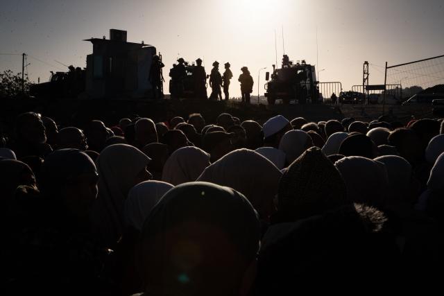 (260220) -- JERUSALEM, Feb. 20, 2026 (Xinhua) -- West Bank residents queue for security checks at the Qalandiya checkpoint, north of Jerusalem, Feb. 20, 2026. Israeli authorities tightened security in Jerusalem on the first Friday of Ramadan, capping West Bank worshippers' access to the Al-Aqsa Mosque compound at 10000. (Xinhua/Chen Junqing)
