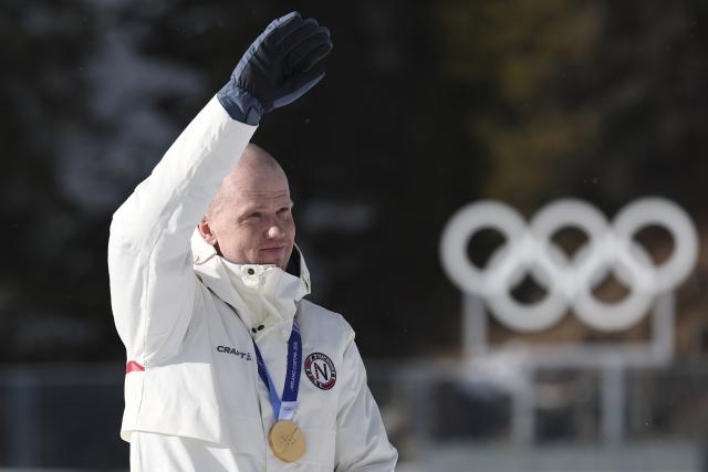 (260220) -- ANTERSELVA, Feb. 20, 2026 (Xinhua) -- Gold medalist Johannes Dale-Skjevdal of Norway celebrates during the awarding ceremony of the biathlon men's 15km mass start event at the 2026 Milan-Cortina Winter Olympics in Anterselva, Italy, Feb. 20, 2026. (Xinhua/Zhang Tao)