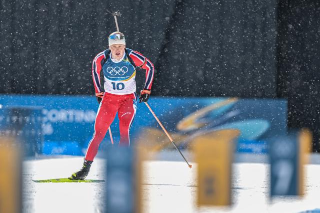 (260220) -- ANTERSELVA, Feb. 20, 2026 (Xinhua) -- Johannes Dale-Skjevdal of Norway competes during the biathlon men's 15km mass start event at the 2026 Milan-Cortina Winter Olympics in Anterselva, Italy, Feb. 20, 2026. (Xinhua/Jiang Han)
