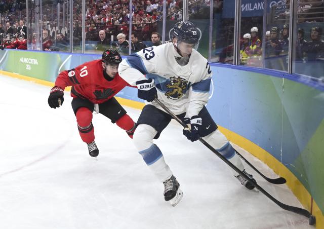 (260220) -- MILAN, Feb. 20, 2026 (Xinhua) -- Esa Lindell (front) of Finland competes during the ice hockey men's play-offs quarterfinal between Canada and Finland at the Milan-Cortina 2026 Olympic Winter Games in Milan, Italy, Feb. 20, 2026. (Xinhua/Zhang Haofu)