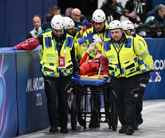 (260220) -- MILAN, Feb. 20, 2026 (Xinhua) -- The injured Kamila Sellier of Poland is transferred during the short track speed skating women's 1500m quarterfinal at the Milan-Cortina 2026 Olympic Winter Games in Milan, Italy, Feb. 20, 2026. (Xinhua/Cheng Min)