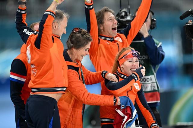 (260220) -- MILAN, Feb. 20, 2026 (Xinhua) -- Antoinette Rijpma-de Jong (1st R) of the Netherlands celebrates after winning the speed skating women's 1500m event at the Milan-Cortina 2026 Olympic Winter Games in Milan, Italy, Feb. 20, 2026. (Xinhua/Wu Wei)