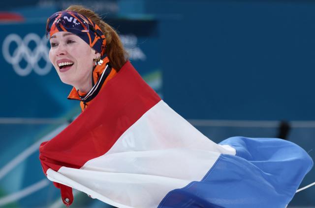 (260220) -- MILAN, Feb. 20, 2026 (Xinhua) -- Antoinette Rijpma-de Jong of the Netherlands celebrates after the speed skating women's 1500m event at the Milan-Cortina 2026 Olympic Winter Games in Milan, Italy, Feb. 20, 2026. (Xinhua/Du Xiaoyi)