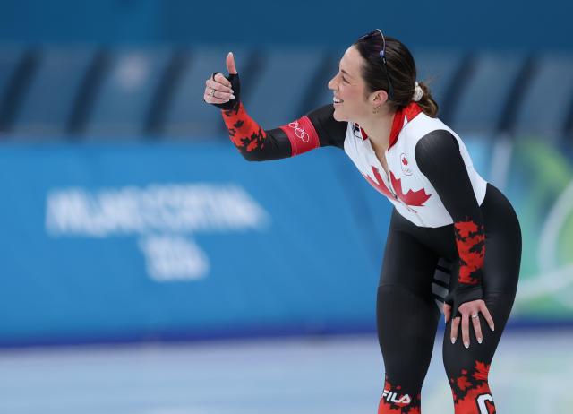 (260220) -- MILAN, Feb. 20, 2026 (Xinhua) -- Valerie Maltais of Canada reacts after the speed skating women's 1500m event at the Milan-Cortina 2026 Olympic Winter Games in Milan, Italy, Feb. 20, 2026. (Xinhua/Du Xiaoyi)