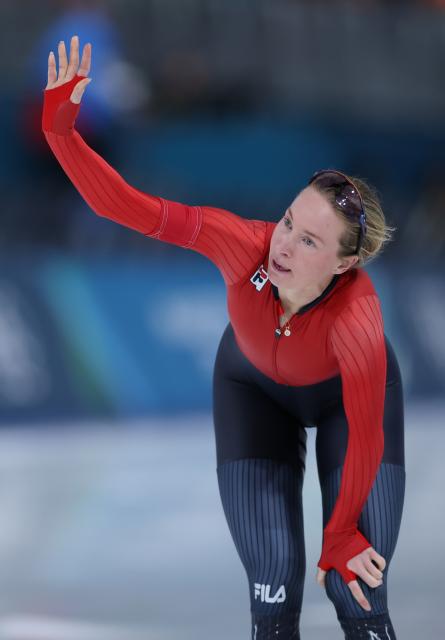 (260220) -- MILAN, Feb. 20, 2026 (Xinhua) -- Ragne Wiklund of Norway waves after the speed skating women's 1500m event at the Milan-Cortina 2026 Olympic Winter Games in Milan, Italy, Feb. 20, 2026. (Xinhua/Du Xiaoyi)