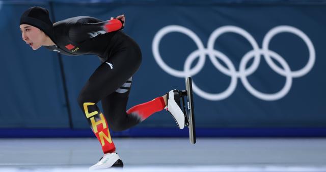 (260220) -- MILAN, Feb. 20, 2026 (Xinhua) -- Han Mei of China competes during the speed skating women's 1500m event at the Milan-Cortina 2026 Olympic Winter Games in Milan, Italy, Feb. 20, 2026. (Xinhua/Du Xiaoyi)