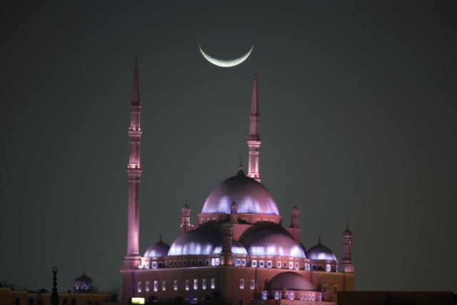 (260220) -- CAIRO, Feb. 20, 2026 (Xinhua) -- A crescent moon is seen over the Saladin Citadel on the second day of the holy month of Ramadan in Cairo, Egypt, Feb. 20, 2026. (Xinhua/Ahmed Gomaa)
