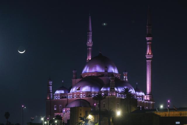 (260220) -- CAIRO, Feb. 20, 2026 (Xinhua) -- A crescent moon is seen over the Saladin Citadel on the second day of the holy month of Ramadan in Cairo, Egypt, Feb. 20, 2026. (Xinhua/Ahmed Gomaa)