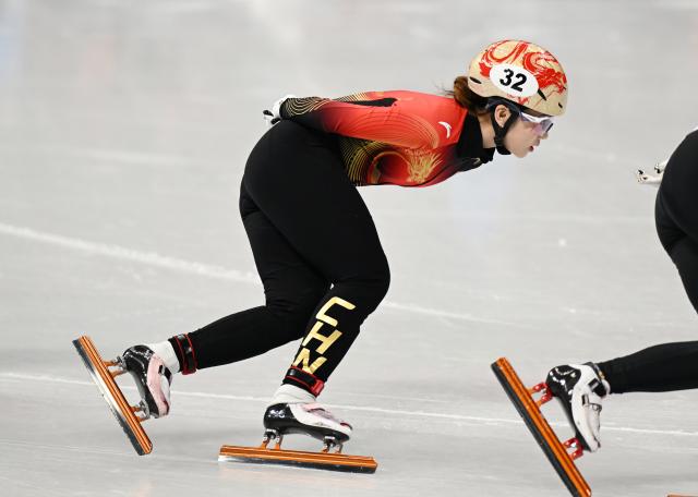 (260220) -- MILAN, Feb. 20, 2026 (Xinhua) -- Yang Jingru of China competes during the short track speed skating women's 1500m final A at the Milan-Cortina 2026 Olympic Winter Games in Milan, Italy, Feb. 20, 2026. (Xinhua/Cheng Min)