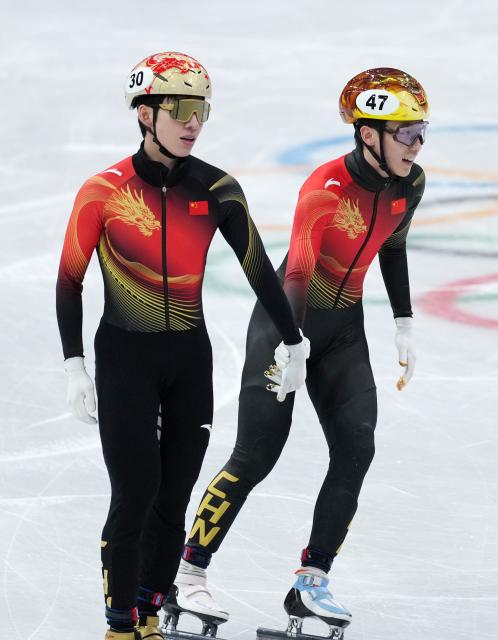 (260220) -- MILAN, Feb. 20, 2026 (Xinhua) -- Lin Xiaojun (L) and Zhang Bohao of China react after the short track speed skating men's 5000m relay final B at the Milan-Cortina 2026 Olympic Winter Games in Milan, Italy, Feb. 20, 2026. (Xinhua/Xue Yuge)