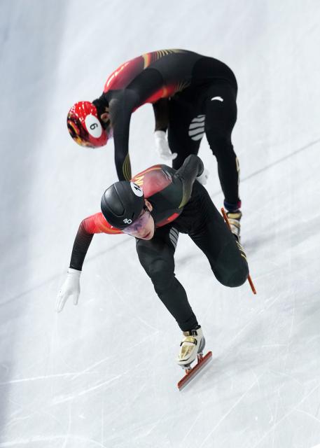 (260220) -- MILAN, Feb. 20, 2026 (Xinhua) -- Liu Shaoang (front) and Sun Long of China compete during the short track speed skating men's 5000m relay final B at the Milan-Cortina 2026 Olympic Winter Games in Milan, Italy, Feb. 20, 2026. (Xinhua/Xue Yuge)