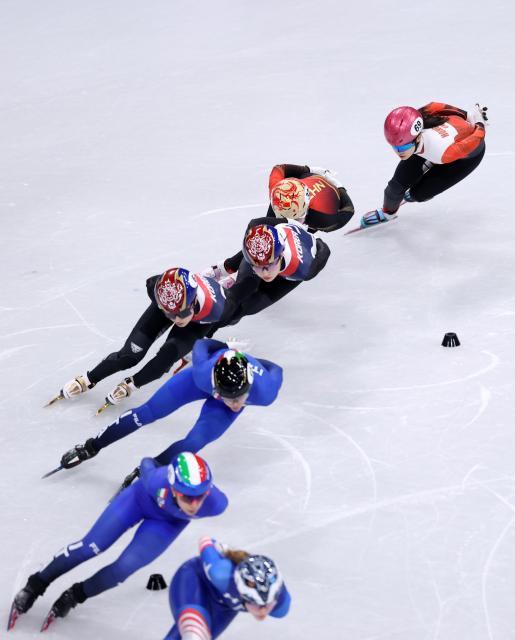 (260220) -- MILAN, Feb. 20, 2026 (Xinhua) -- Athletes compete during the short track speed skating women's 1500m final A at the Milan-Cortina 2026 Olympic Winter Games in Milan, Italy, Feb. 20, 2026. (Xinhua/Chen Yichen)
