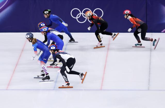 (260220) -- MILAN, Feb. 20, 2026 (Xinhua) -- Athletes compete during the short track speed skating women's 1500m final A at the Milan-Cortina 2026 Olympic Winter Games in Milan, Italy, Feb. 20, 2026. (Xinhua/Chen Yichen)