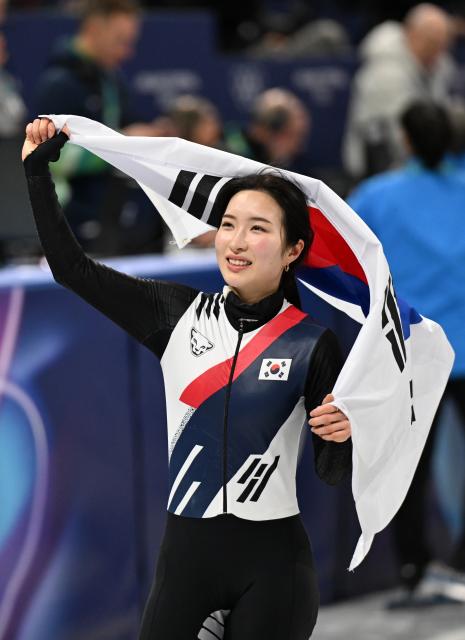 (260220) -- MILAN, Feb. 20, 2026 (Xinhua) -- Kim Gilli of South Korea celebrates after the short track speed skating women's 1500m final A at the Milan-Cortina 2026 Olympic Winter Games in Milan, Italy, Feb. 20, 2026. (Xinhua/Cheng Min)
