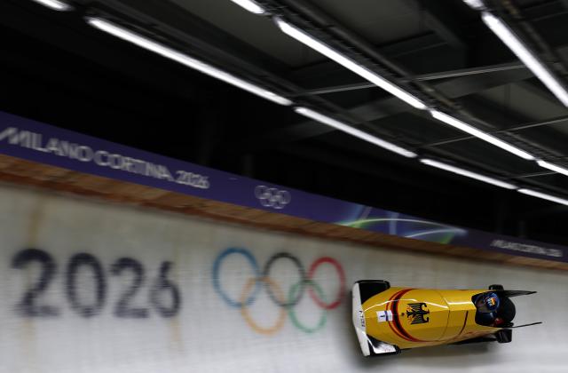 (260220) -- CORTINA D'AMPEZZO, Feb. 20, 2026 (Xinhua) -- Laura Nolte/Deborah Levi of Germany compete during the Bobsleigh 2-woman heat 2 at the 2026 Milan-Cortina Winter Olympics in Cortina D'Ampezzo, Italy, Feb. 20, 2026. (Xinhua/Ding Xu)