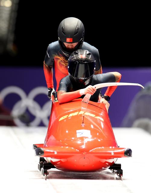 (260220) -- CORTINA D'AMPEZZO, Feb. 20, 2026 (Xinhua) -- Ying Qing/Wang Yu of China compete during the Bobsleigh 2-woman heat 1 at the 2026 Milan-Cortina Winter Olympics in Cortina D'Ampezzo, Italy, Feb. 20, 2026. (Xinhua/Ding Xu)