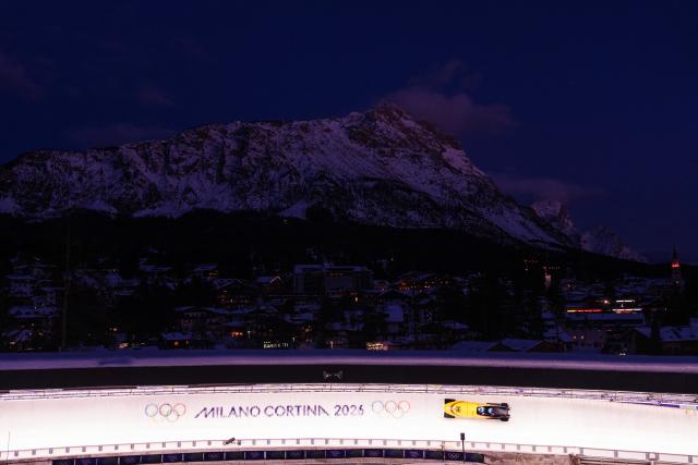 (260220) -- CORTINA D'AMPEZZO, Feb. 20, 2026 (Xinhua) -- Kim Kalicki/Talea Prepens of Germany compete during the Bobsleigh 2-woman heat 1 at the 2026 Milan-Cortina Winter Olympics in Cortina D'Ampezzo, Italy, Feb. 20, 2026. (Xinhua/Fei Maohua)
