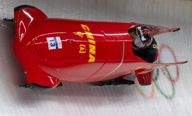 (260220) -- CORTINA D'AMPEZZO, Feb. 20, 2026 (Xinhua) -- Huai Mingming/Wang Xuan of China compete during the Bobsleigh 2-woman heat 2 at the 2026 Milan-Cortina Winter Olympics in Cortina D'Ampezzo, Italy, Feb. 20, 2026. (Xinhua/Fei Maohua)