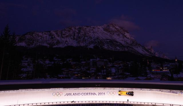 (260220) -- CORTINA D'AMPEZZO, Feb. 20, 2026 (Xinhua) -- Laura Nolte/Deborah Levi of Germany compete during the Bobsleigh 2-woman heat 1 at the 2026 Milan-Cortina Winter Olympics in Cortina D'Ampezzo, Italy, Feb. 20, 2026. (Xinhua/Fei Maohua)