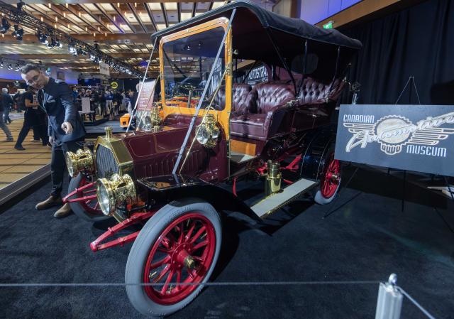 (260221) -- TORONTO, Feb. 21, 2026 (Xinhua) -- A 1908 McLaughlin Model F is on display at the 2026 Canadian International AutoShow (CIAS) in Toronto, Canada, on Feb. 20, 2026. Showcasing a lineup of iconic collector automobiles, the 2026 CIAS runs from Feb. 13 to 22. (Photo by Zou Zheng/Xinhua)