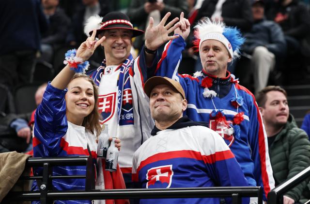 (260221) -- MILAN, Feb. 21, 2026 (Xinhua) -- Fans of Slovakia before the ice hockey men's play-offs semifinal match between the United States and Slovakia at the Milan-Cortina 2026 Olympic Winter Games in Milan, Italy, Feb. 20, 2026. (Xinhua/Wang Kaiyan)