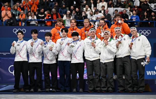 (260221) -- MILAN, Feb. 21, 2026 (Xinhua) -- Gold medalists from the Netherlands, silver medalists from South Korea and bronze medalists from Italy pose for a group photo during the awarding ceremony of the short track speed skating men's 5000m relay at the Milan-Cortina 2026 Olympic Winter Games in Milan, Italy, Feb. 20, 2026. (Xinhua/Cheng Min)