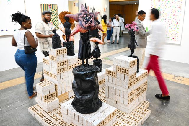 (260221) -- CAPE TOWN, Feb. 21, 2026 (Xinhua) -- People visit the Cape Town Art Fair 2026 at the Cape Town International Convention Center in Cape Town, South Africa, Feb. 20, 2026.
  The Cape Town Art Fair 2026 kicked off here on Friday. This year's edition takes place from Feb. 20 to 22 at the Cape Town International Convention Center, featuring 126 exhibitors from 34 global cities and showcasing works by more than 490 artists, with over 30,000 visitors expected. (Photo by Xabiso Mkhabela/Xinhua)