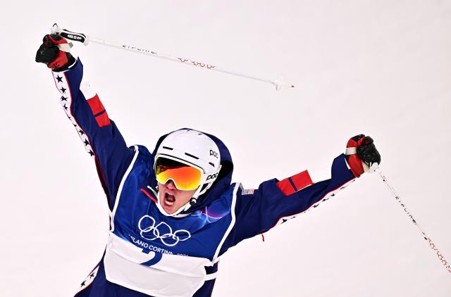 (260221) -- LIVIGNO, Feb. 21, 2026 (Xinhua) -- Alex Ferreira of the United States celebrates during the freestyle skiing men's freeski halfpipe final at the Milan-Cortina 2026 Olympic Winter Games in Livigno, Italy, Feb. 20, 2026. (Xinhua/Zhang Hongxiang)