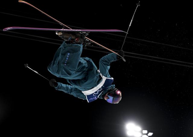 (260221) -- LIVIGNO, Feb. 21, 2026 (Xinhua) -- Henry Sildaru of Estonia competes during the freestyle skiing men's freeski halfpipe final at the Milan-Cortina 2026 Olympic Winter Games in Livigno, Italy, Feb. 20, 2026. (Xinhua/Xia Yifang)