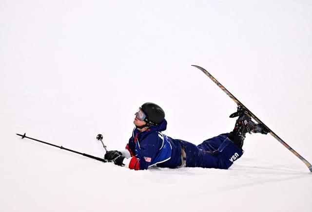 (260221) -- LIVIGNO, Feb. 21, 2026 (Xinhua) -- Hunter Hess of the United States reacts during the freestyle skiing men's freeski halfpipe final at the Milan-Cortina 2026 Olympic Winter Games in Livigno, Italy, Feb. 20, 2026. (Xinhua/Zhang Hongxiang)