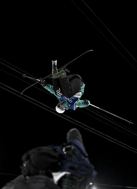 (260221) -- LIVIGNO, Feb. 21, 2026 (Xinhua) -- Benjamin Lynch of Ireland competes during the freestyle skiing men's freeski halfpipe final at the Milan-Cortina 2026 Olympic Winter Games in Livigno, Italy, Feb. 20, 2026. (Xinhua/Xia Yifang)