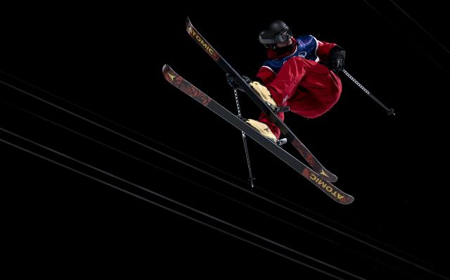 (260221) -- LIVIGNO, Feb. 21, 2026 (Xinhua) -- Brendan Mackay of Canada competes during the freestyle skiing men's freeski halfpipe final at the Milan-Cortina 2026 Olympic Winter Games in Livigno, Italy, Feb. 20, 2026. (Xinhua/Xia Yifang)