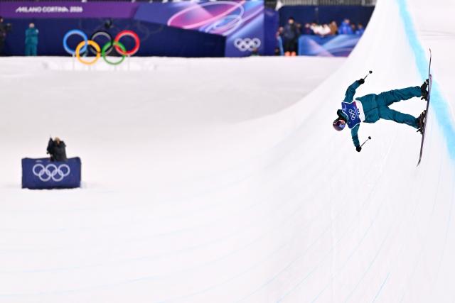 (260221) -- LIVIGNO, Feb. 21, 2026 (Xinhua) -- Henry Sildaru of Estonia competes during the freestyle skiing men's freeski halfpipe final at the Milan-Cortina 2026 Olympic Winter Games in Livigno, Italy, Feb. 20, 2026. (Xinhua/Zhang Hongxiang)