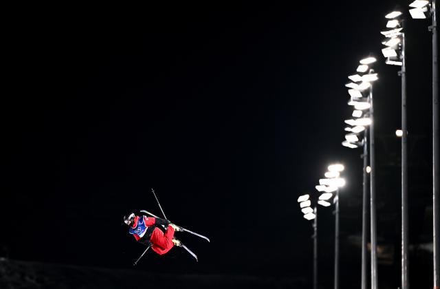 (260221) -- LIVIGNO, Feb. 21, 2026 (Xinhua) -- Brendan Mackay of Canada competes during the freestyle skiing men's freeski halfpipe final at the Milan-Cortina 2026 Olympic Winter Games in Livigno, Italy, Feb. 20, 2026. (Xinhua/Zhang Hongxiang)
