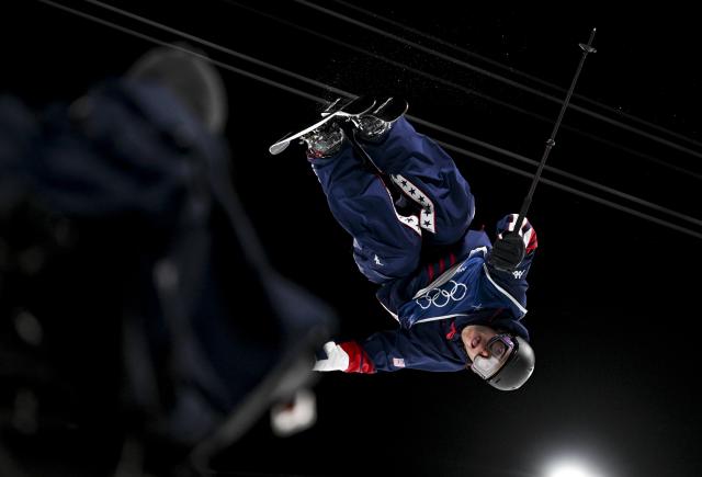 (260221) -- LIVIGNO, Feb. 21, 2026 (Xinhua) -- Hunter Hess of the United States competes during the freestyle skiing men's freeski halfpipe final at the Milan-Cortina 2026 Olympic Winter Games in Livigno, Italy, Feb. 20, 2026. (Xinhua/Xia Yifang)