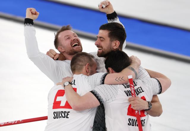 (260221) -- CORTINA D'AMPEZZO, Feb. 21, 2026 (Xinhua) -- Players of Switzerland celebrate victory after winning the curling men's bronze medal game between Norway and Switzerland at the 2026 Milan-Cortina Winter Olympics in Cortina, Italy, Feb. 20, 2026. (Xinhua/Zhang Chenlin)