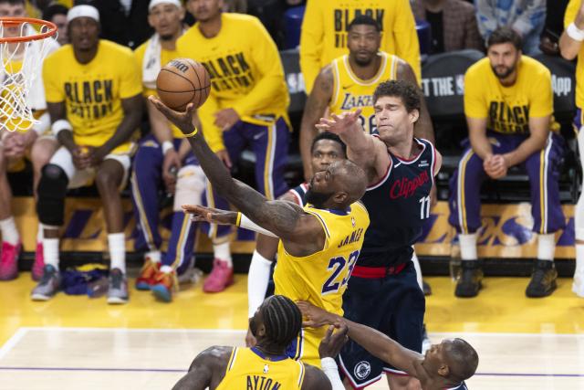(260221) -- LOS ANGELES, Feb. 21, 2026 (Xinhua) -- Los Angeles Lakers' LeBron James (top L) goes for a layup during the 2025-2026 NBA regular season basketball game between Los Angeles Lakers and Los Angeles Clippers in Los Angeles, the United States, Feb. 20, 2026. (Photo by Ringo Chiu/Xinhua)