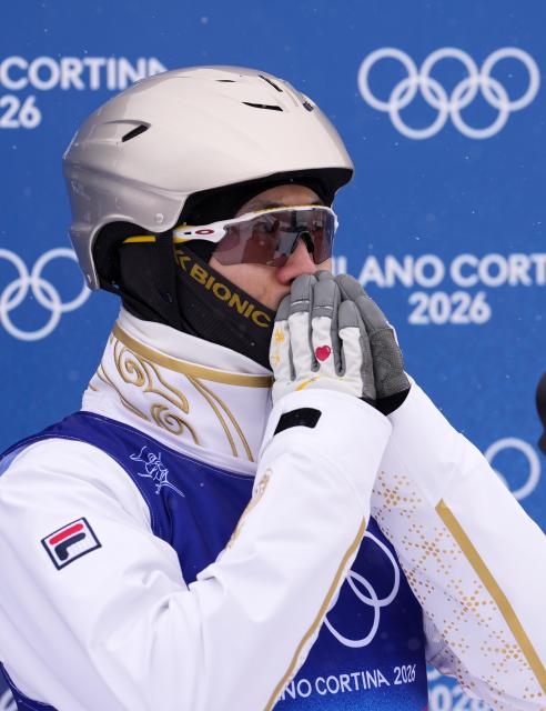 (260221) -- LIVIGNO, Feb. 21, 2026 (Xinhua) -- Wang Xindi of China reacts during the freestyle skiing mixed team aerials final 1 at the Milan-Cortina 2026 Olympic Winter Games in Livigno, Italy, Feb. 21, 2026. (Xinhua/Hu Chao)