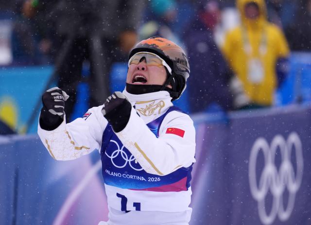 (260221) -- LIVIGNO, Feb. 21, 2026 (Xinhua) -- Xu Mengtao of China reacts during the freestyle skiing mixed team aerials final 2 at the Milan-Cortina 2026 Olympic Winter Games in Livigno, Italy, Feb. 21, 2026. (Xinhua/Hu Chao)