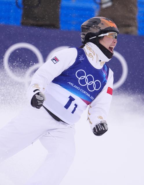 (260221) -- LIVIGNO, Feb. 21, 2026 (Xinhua) -- Xu Mengtao of China reacts during the freestyle skiing mixed team aerials final 2 at the Milan-Cortina 2026 Olympic Winter Games in Livigno, Italy, Feb. 21, 2026. (Xinhua/Hu Chao)