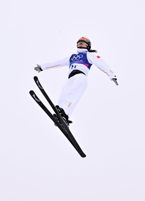 (260221) -- LIVIGNO, Feb. 21, 2026 (Xinhua) -- Xu Mengtao of China competes during the freestyle skiing mixed team aerials final 2 at the Milan-Cortina 2026 Olympic Winter Games in Livigno, Italy, Feb. 21, 2026. (Xinhua/Zhang Hongxiang)