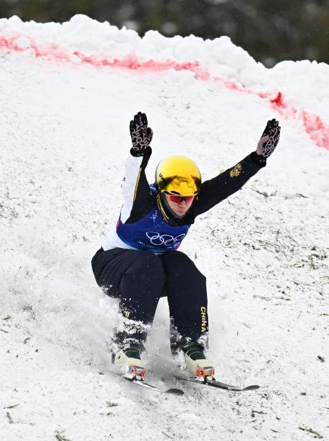 (260221) -- LIVIGNO, Feb. 21, 2026 (Xinhua) -- Li Tianma of China competes during the freestyle skiing mixed team aerials final 1 at the Milan-Cortina 2026 Olympic Winter Games in Livigno, Italy, Feb. 21, 2026. (Xinhua/Zhang Hongxiang)
