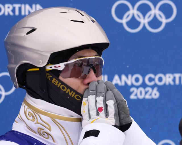 (260221) -- LIVIGNO, Feb. 21, 2026 (Xinhua) -- Wang Xindi of China reacts during the freestyle skiing mixed team aerials final 1 at the Milan-Cortina 2026 Olympic Winter Games in Livigno, Italy, Feb. 21, 2026. (Xinhua/Hu Chao)