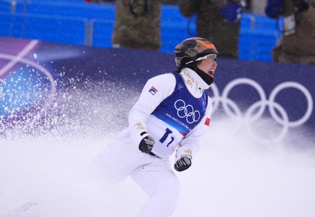 (260221) -- LIVIGNO, Feb. 21, 2026 (Xinhua) -- Xu Mengtao of China reacts during the freestyle skiing mixed team aerials final 2 at the Milan-Cortina 2026 Olympic Winter Games in Livigno, Italy, Feb. 21, 2026. (Xinhua/Hu Chao)