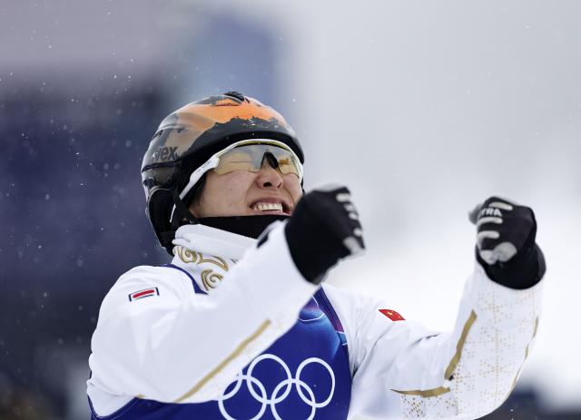 (260221) -- LIVIGNO, Feb. 21, 2026 (Xinhua) -- Xu Mengtao of China reacts during the freestyle skiing mixed team aerials final 2 at the Milan-Cortina 2026 Olympic Winter Games in Livigno, Italy, Feb. 21, 2026. (Xinhua/Wang Peng)