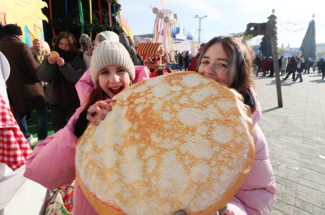 (260221) -- MINSK, Feb. 21, 2026 (Xinhua) -- People present an oversized pancake stuffed toy during the celebration of Maslenitsa, a religious holiday marking the end of winter and the beginning of spring, in Minsk, Belarus, Feb. 21, 2026. (Photo by Henadz Zhinkov/Xinhua)
