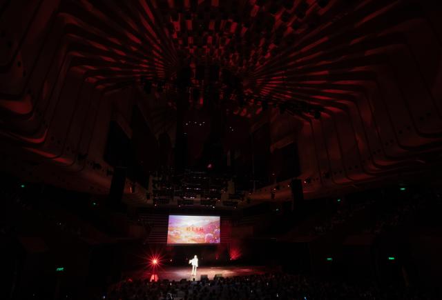 (260221) -- SYDNEY, Feb. 21, 2026 (Xinhua) -- A singer performs during the Lunar New Year Concert 2026 at Sydney Opera House in Sydney, Australia, Feb. 21, 2026. (Xinhua/Ma Ping)
