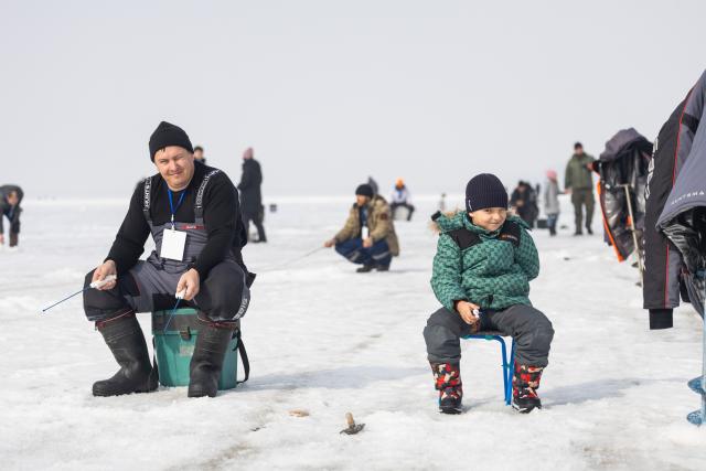 (260221) -- VLADIVOSTOK, Feb. 21, 2026 (Xinhua) -- People take part in an ice fishing competition in Vladivostok, Russia, Feb. 21, 2026. (Photo by Andrey Matveenko/Xinhua)
