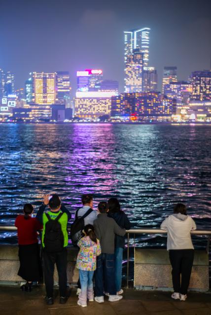 (260221) -- HONG KONG, Feb. 21, 2026 (Xinhua) -- Tourists enjoy a night view at the Wan Chai waterfront in Hong Kong, south China, Feb. 20, 2026. Hong Kong had recorded over 1.16 million visitor arrivals from Feb. 15 to Feb. 20 as many people from the Chinese mainland traveled to the city during the Spring Festival holiday, local data showed on Saturday.
   Among the total, visits from the mainland topped 980,000, data from the Hong Kong Special Administrative Region government showed. Previous estimates put total mainland tourist arrivals during the nine-day holiday at 1.43 million. (Xinhua/Zhu Wei)